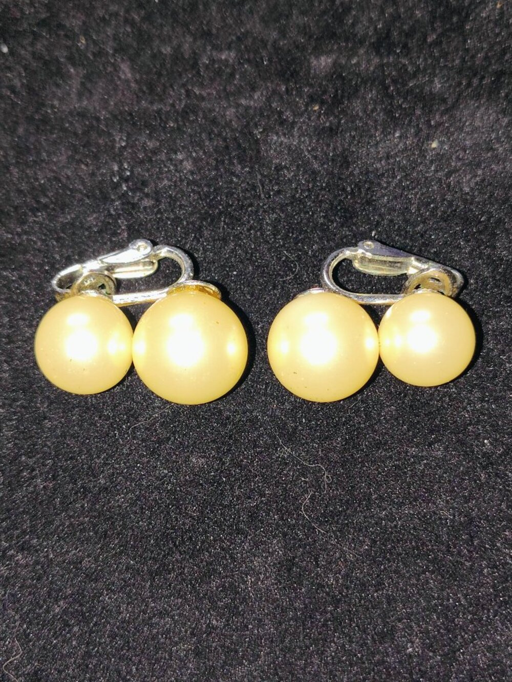 Vintage Crown Trifari Double Pearl Clip‑On Earrings – 1937–55 Silver‑Tone